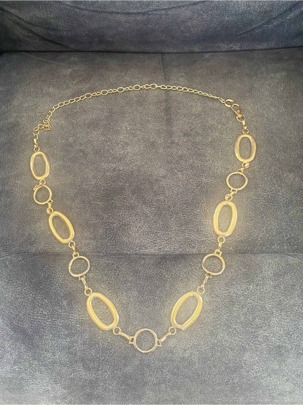 Goldtone metal belt max length 40 inches